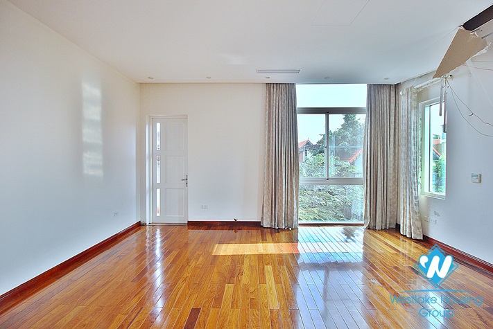 Lake view- House with big terrace for rent in Tay Ho, Hanoi